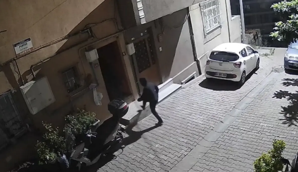 Bu sapığı bırakmayın! Genç kadını takip edip taciz etti... O anlar kamerada 2