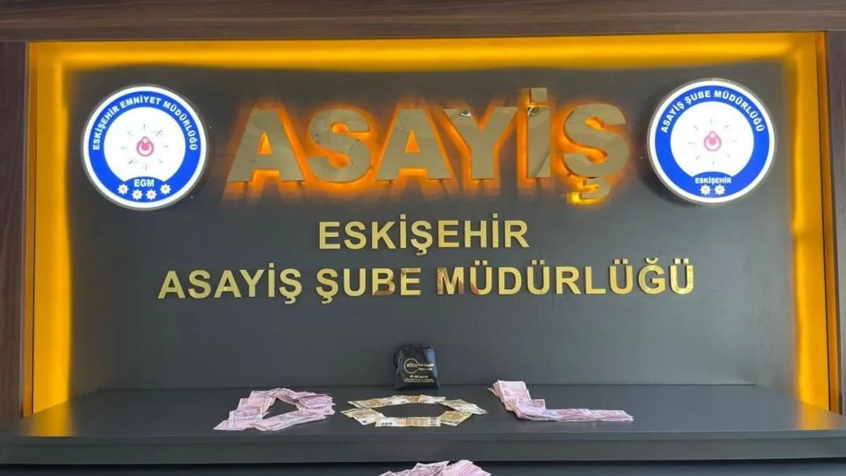 Yalancı Emniyet Telefonlarıyla 2 Milyon TL Dolandırdılar