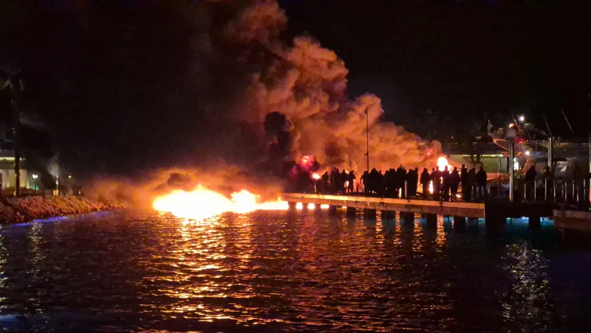 Yalıkavak Marina daki teknede önce patlama sonra yangın... Milyonluk teknelere de sıçradı 2
