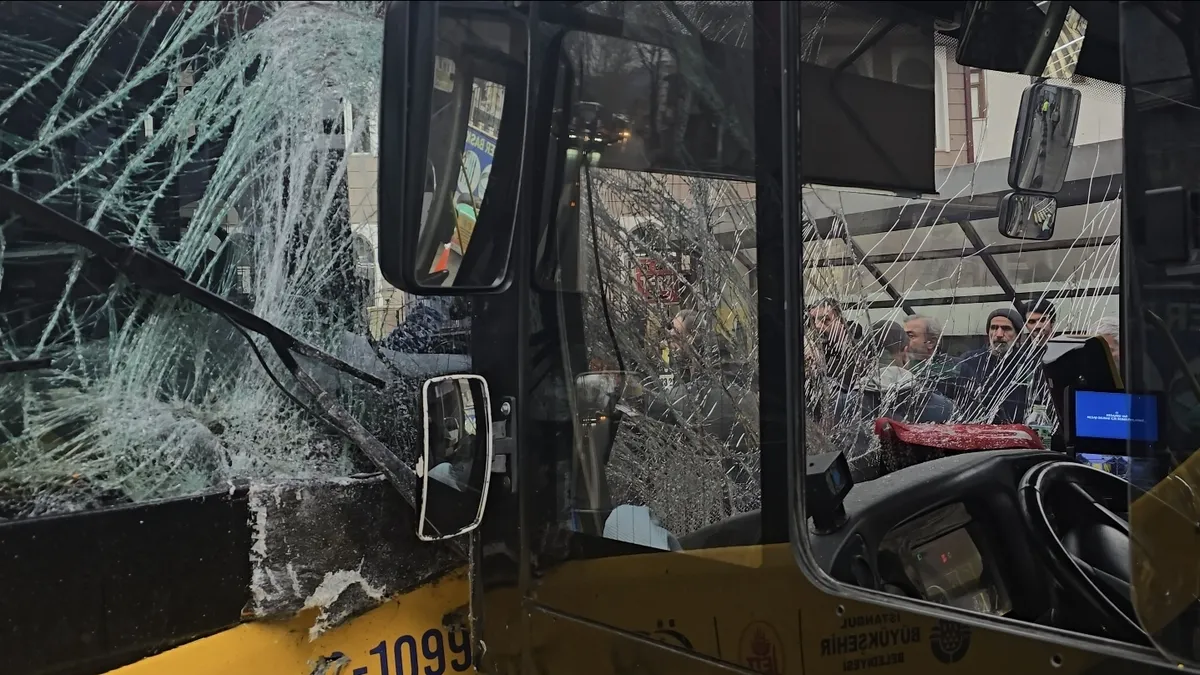 Yalıköy’de Otobüsler Kafa Kafaya Çarpıştı: 7 Yaralı!