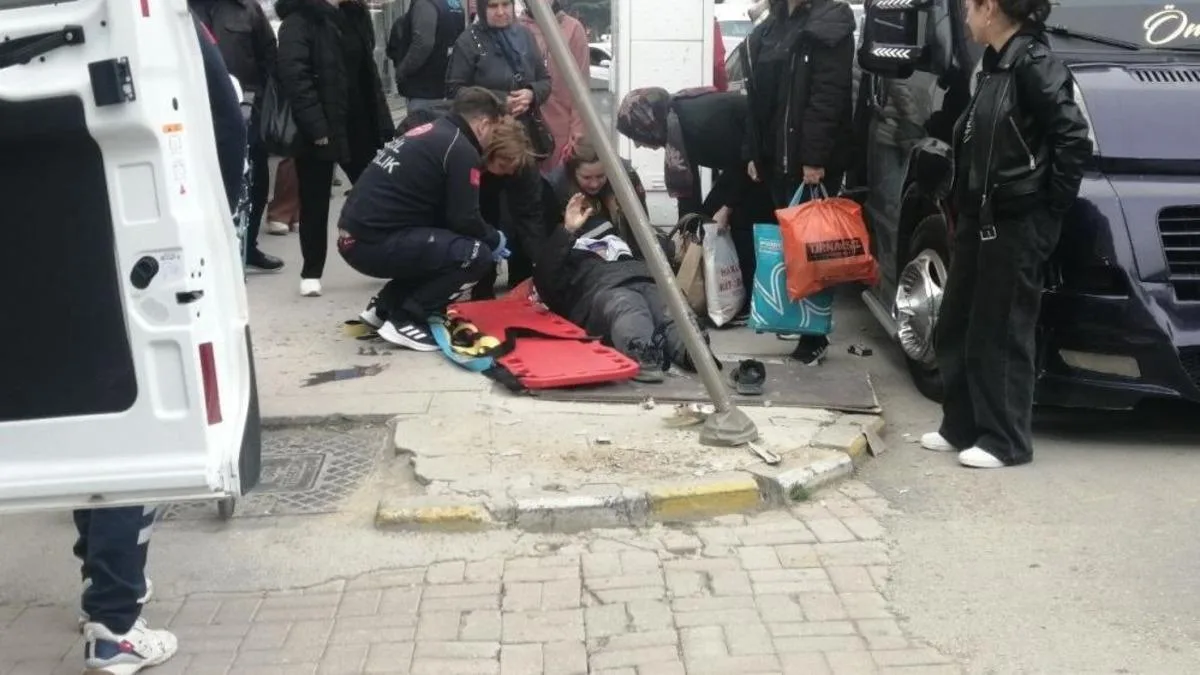 Yalvaç’ta Kaza: Yaya Direğe Çarptı!
