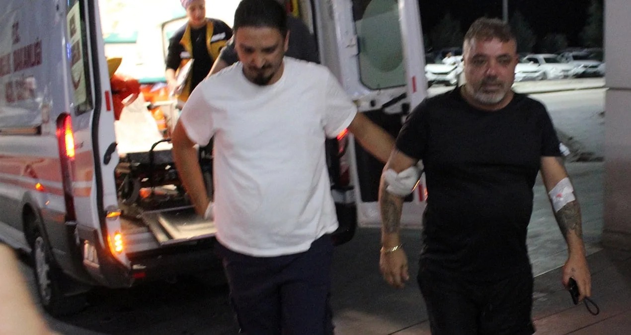 Yan Bakma Kavgası Kanlı Bitti: Yaralı Hastanede!