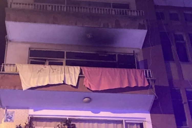 Yanan Evde Mahsur Kalan Anne ve Oğlu Yaralandı