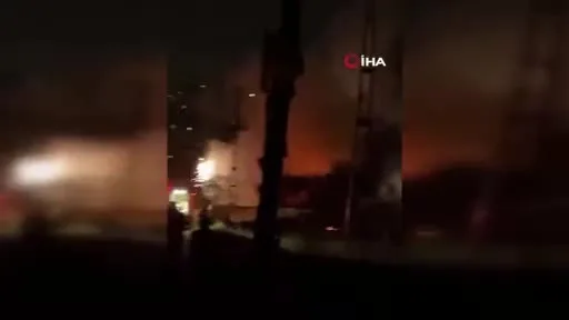 İş yeri yangını elektrik tellerine sıçradı, patlamalar peş peşe geldi!