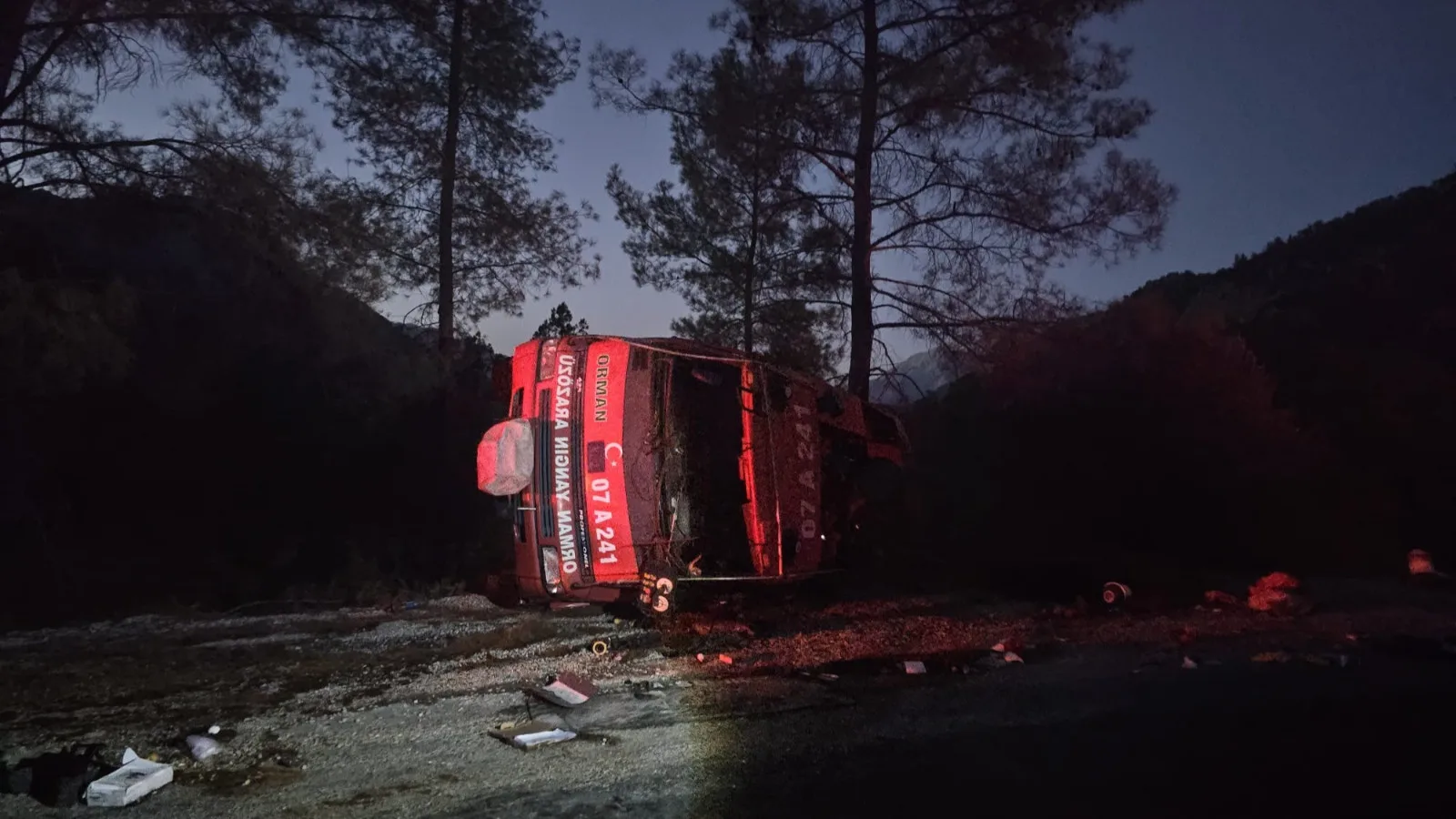 Yangın Söndürme Dönüşünde Araç Devrildi: 2 Yaralı