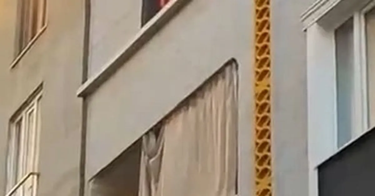 Yangında Torununu Havada Kurtaran Anneanne!