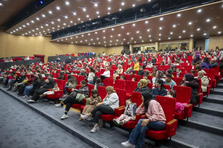 Yarıyıl Tiyatro Şenliği’nde Çocuklar Eğlendi!