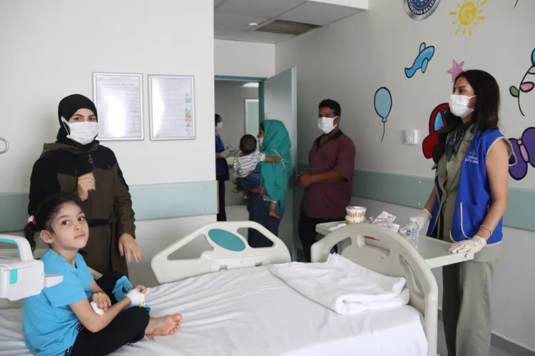 YASAV’dan Hastanede Aşure ve Oyuncak Sevinci