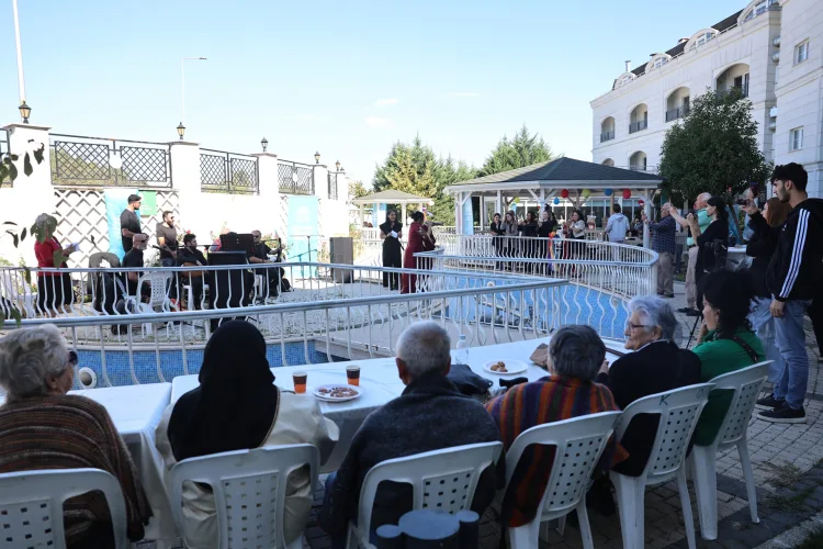Yaşlılar Günü’nde Gençlik Coşkusu Bursa’da Yaşandı!