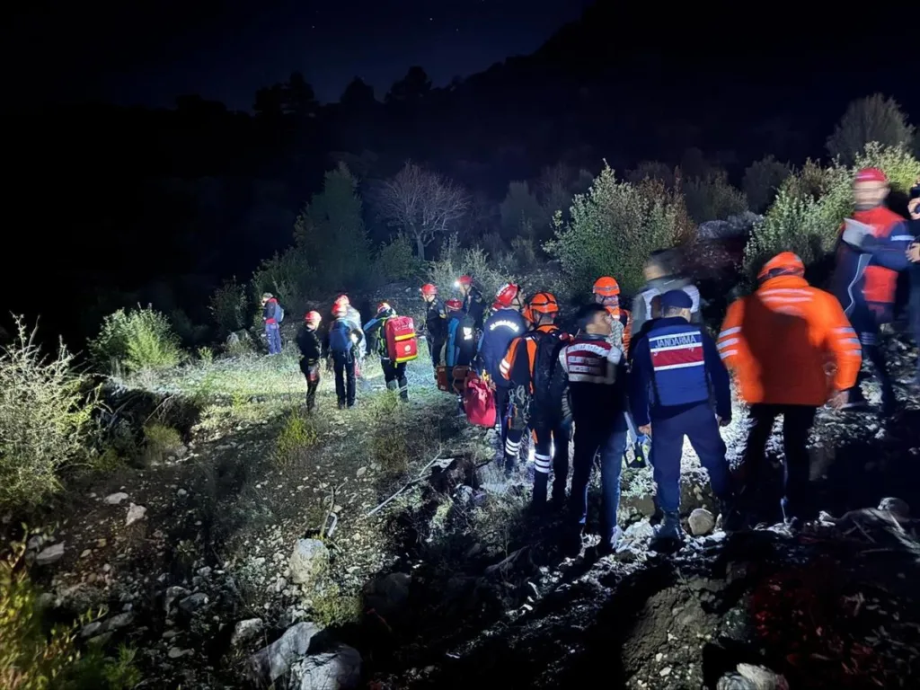 Yazılı Kanyon’da Mahsur Kalanlardan 3’ü Kurtarıldı, 10’u Sağ