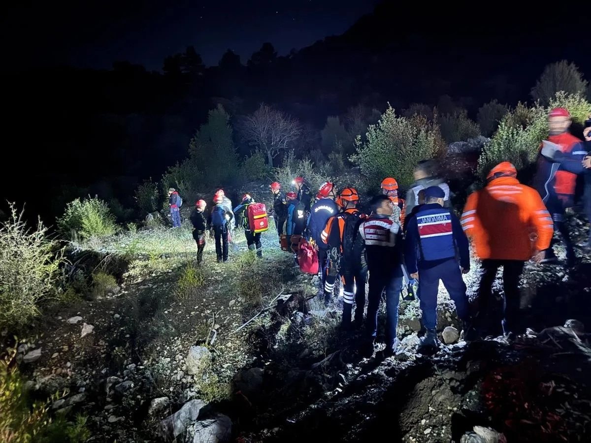 Yazılı Kanyon’da Mahsur Kalanlardan 3’ü Kurtarıldı, 10’u Sağ