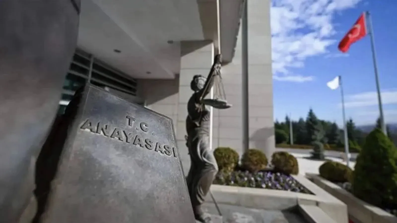 Yeni Anayasa Talebi: Özgürlük Mü, Güç Mü?