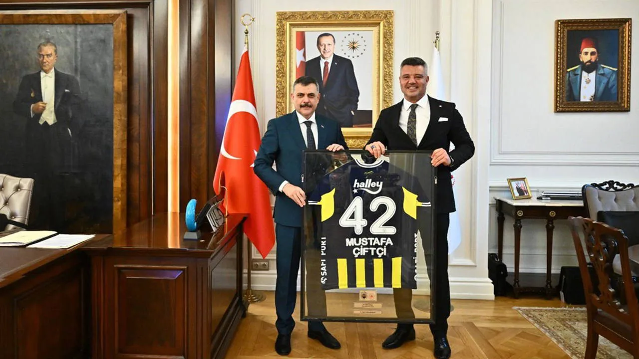 Yeni Bakanın Odasında Abdülhamid Tabloları!