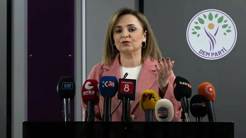 Yeni Cumhuriyet İçin Kalıpları Kırmalıyız