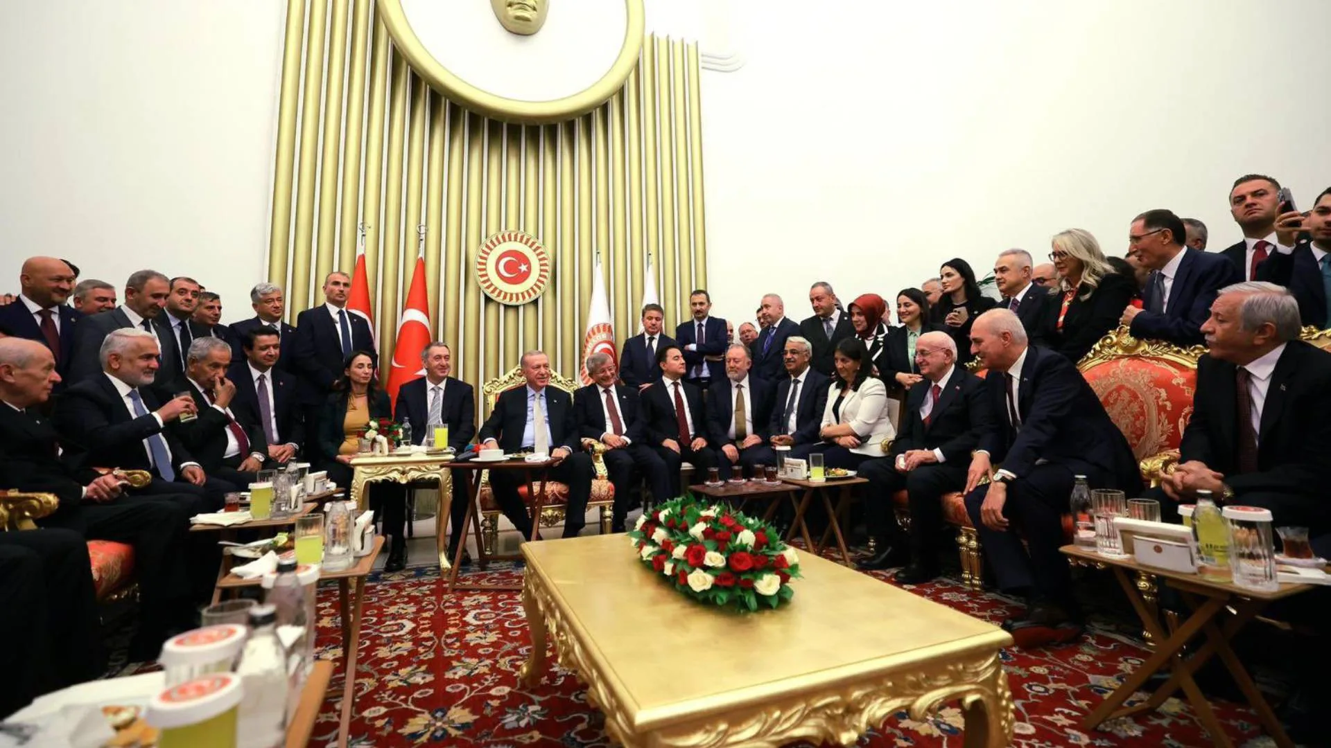 Yeni Dönem İçin Siyasi Birliktelikler Mi Geliyor?