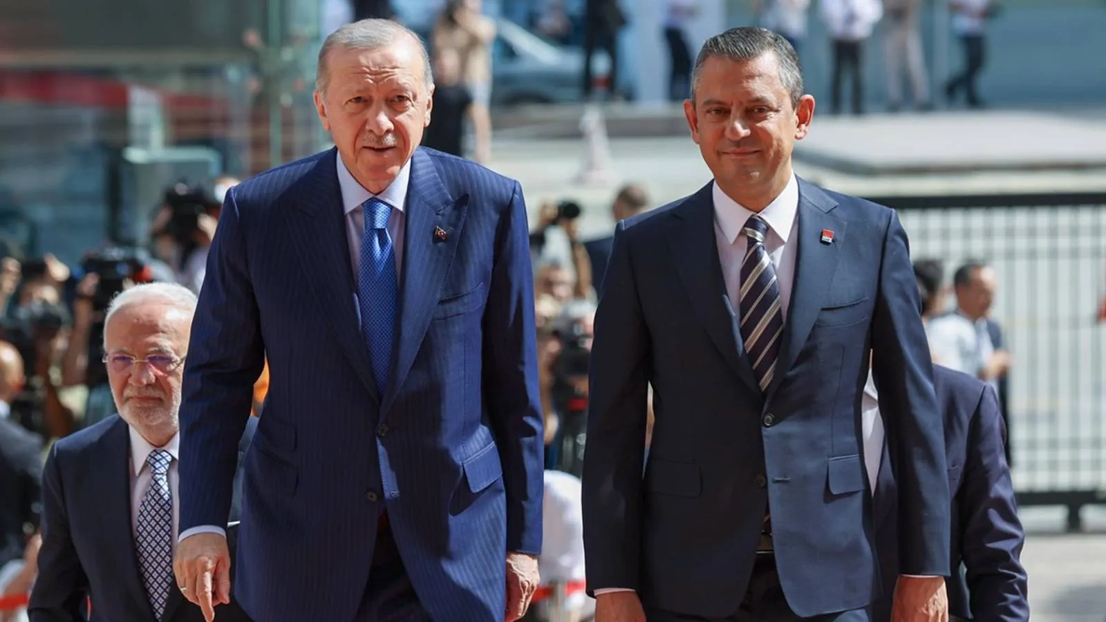 Yeni Parti’ye Ekonomi Sınavı: AKP’li Yorumlar