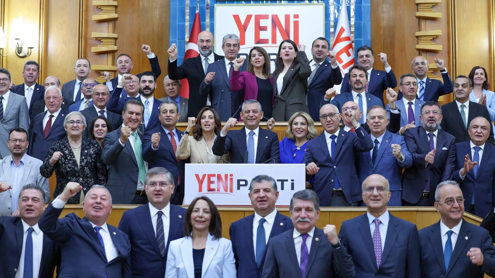 Yeni Parti’ye Milletvekillerinden Maaş Bağışı!