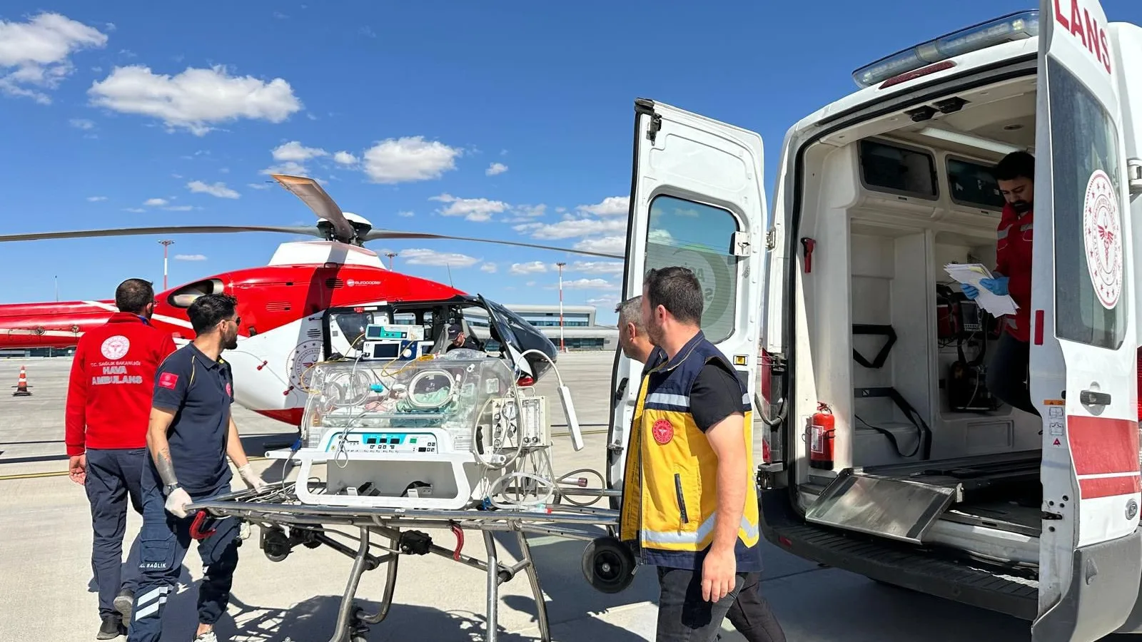 Yenidoğan Hastaya Helikopterle Acil Sevk!