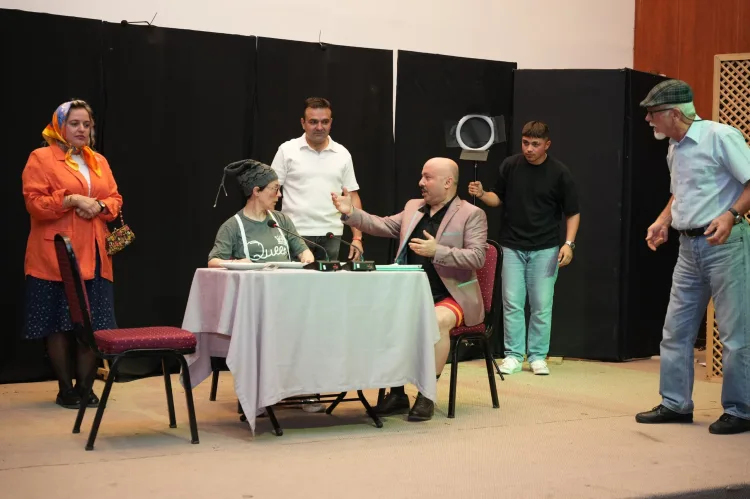 Yenişehir’de Amatörlerden Muhteşem Tiyatro Gösterisi