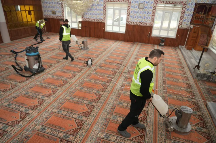 Yenişehir’de Camiler İçin Temizlik Seferberliği