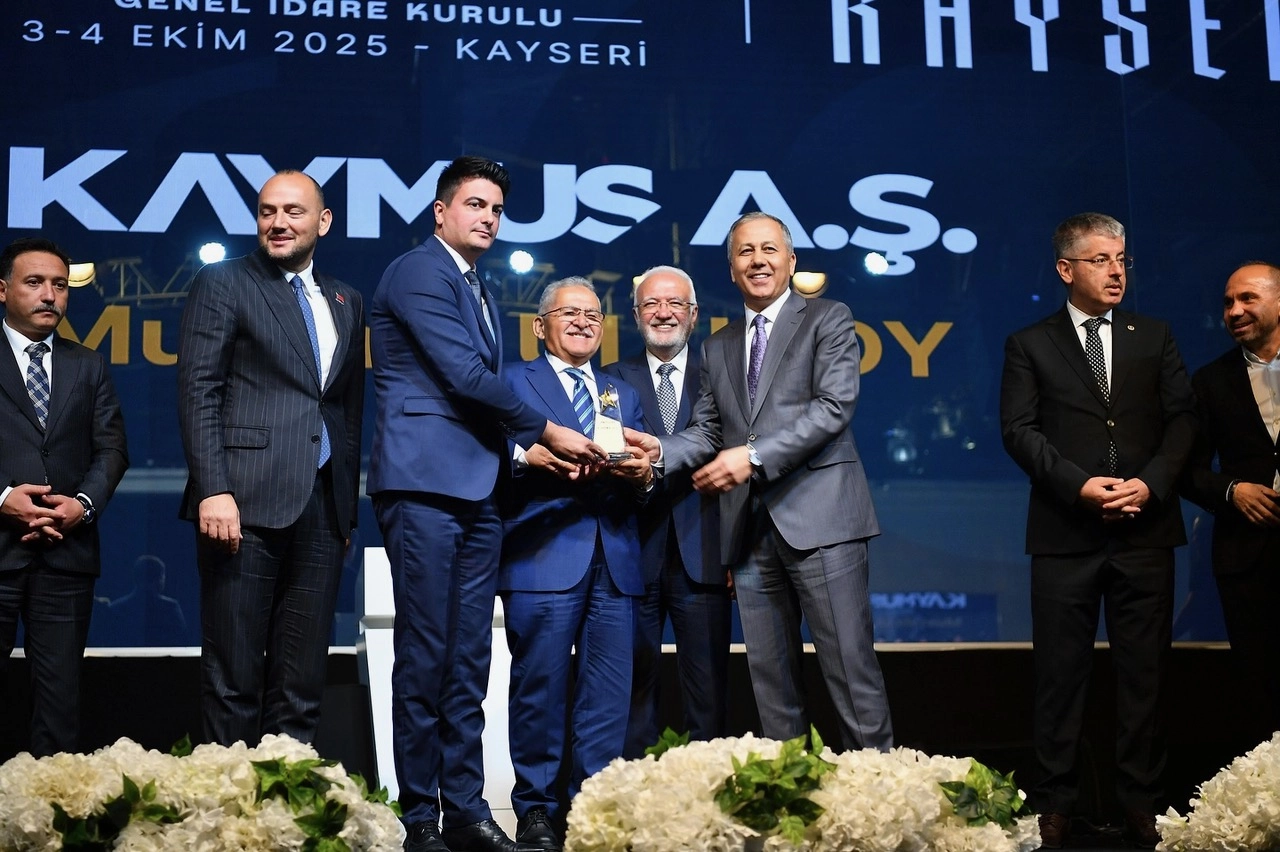 Yerlikaya ve Büyükkılıç, MÜSİAD Gala’sında Buluştu