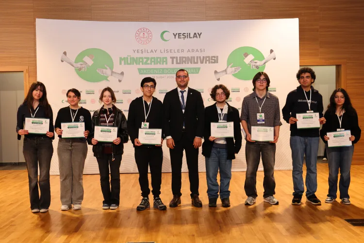 Yeşilay Münazara Turnuvası’nda Şampiyon Dr. İlhami!