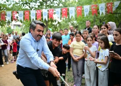 YILDIRIM’DA ÇOCUKLARIN NEŞESİ SOKAĞA TAŞTI
