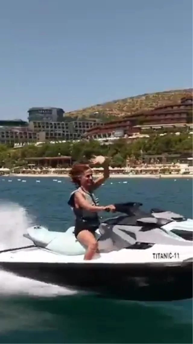 Yıldız Tilbe, Jet Ski Yetenekleriyle ve Cevaplarıyla Dikkat Çekiyor