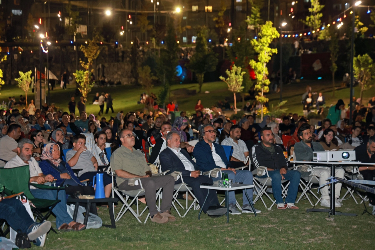 Yıldızlar Altında Eren Bülbül Anısına Sinema