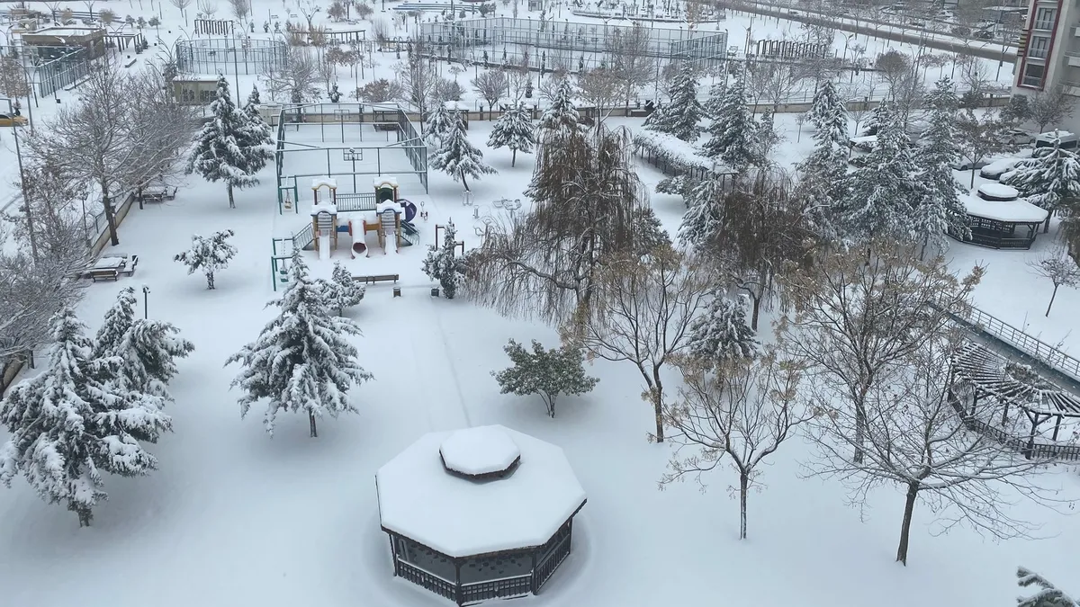 Yoğun Kar Yağışı Diyarbakır ve Şırnak’ı Vurdu!
