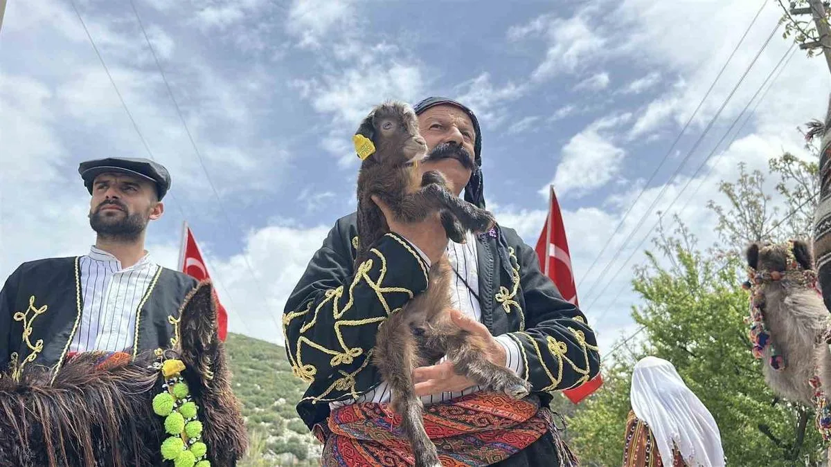 Yörük Göçü, İnsuyu Mağarası’nda Renkli Anlar