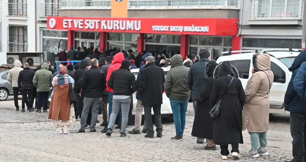 Yozgat’ta ESK Önünde Kuyruklar Uzuyor!