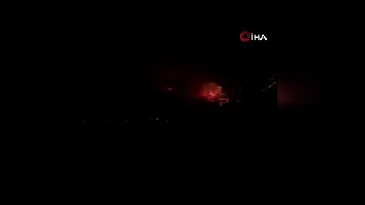 Alevlerin sardığı yüksek gerilim hattı bomba gibi patladı