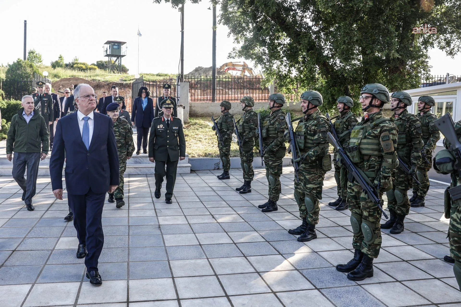 Yunanistan Sınırlarını Kararlılıkla Koruyor!