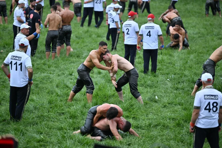 Yuntdağı Güreşleri’nde İlk Gün Heyecanı!