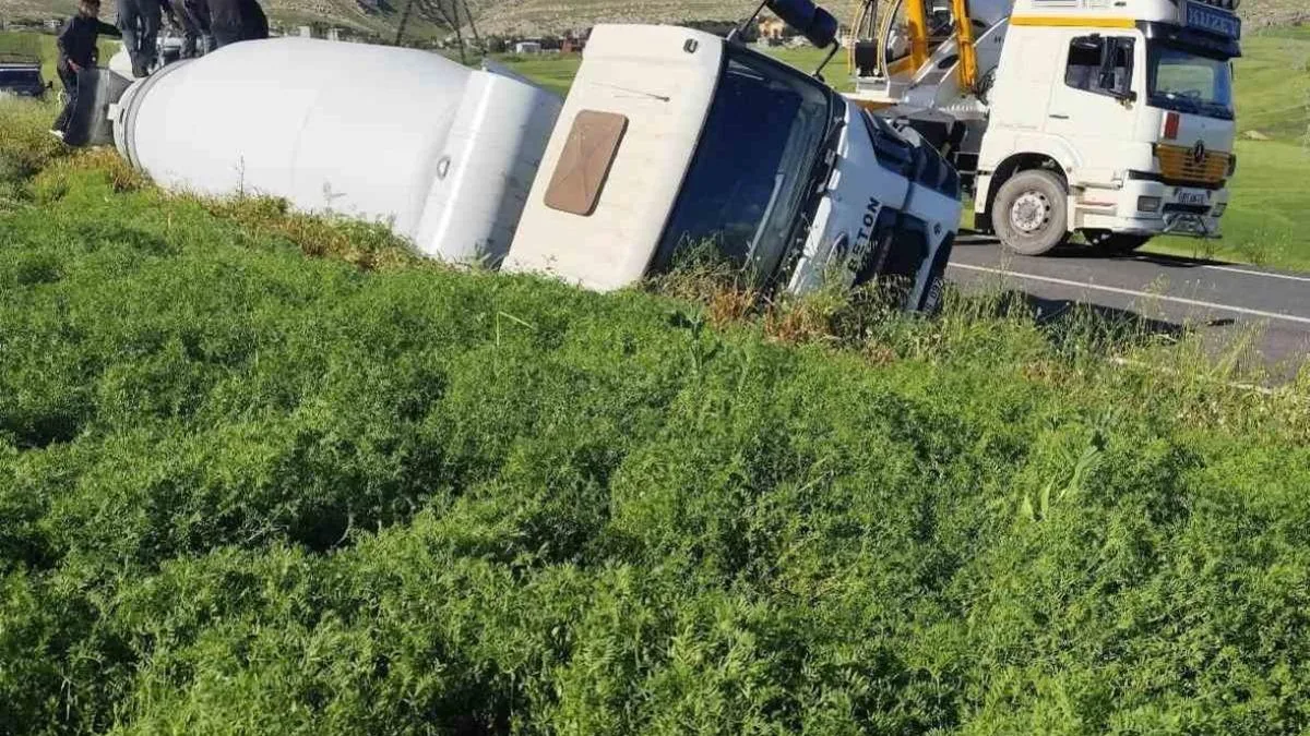 Yuvaköy’de Beton Mikseri Tarlaya Devrildi!