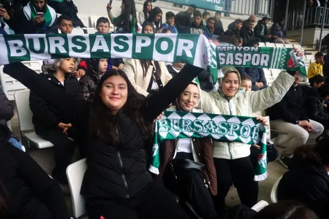 Yüzlerce Çocuk, Bursaspor Coşkusunu Yaşadı!