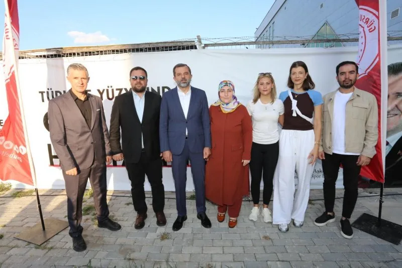 YÜZLERCE GÜRSULU KADIN ÜCRETSİZ YÜZME ÖĞRENDİ