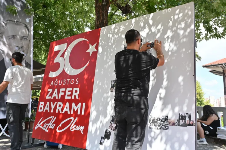 Zafer Bayramı’nda Bursalılar’dan Anlamlı Portre