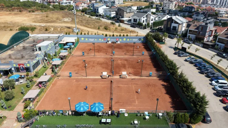 Zafer Bayramı Tenis Turnuvası Ödülleri Sahiplerini Buldu