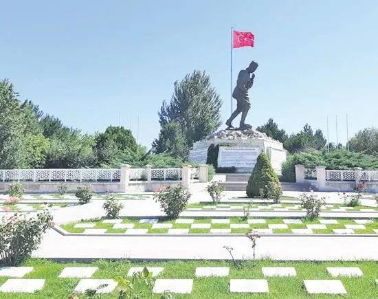 Zafer Yolu: Kahramanlık ve Şehitlik Anıtı