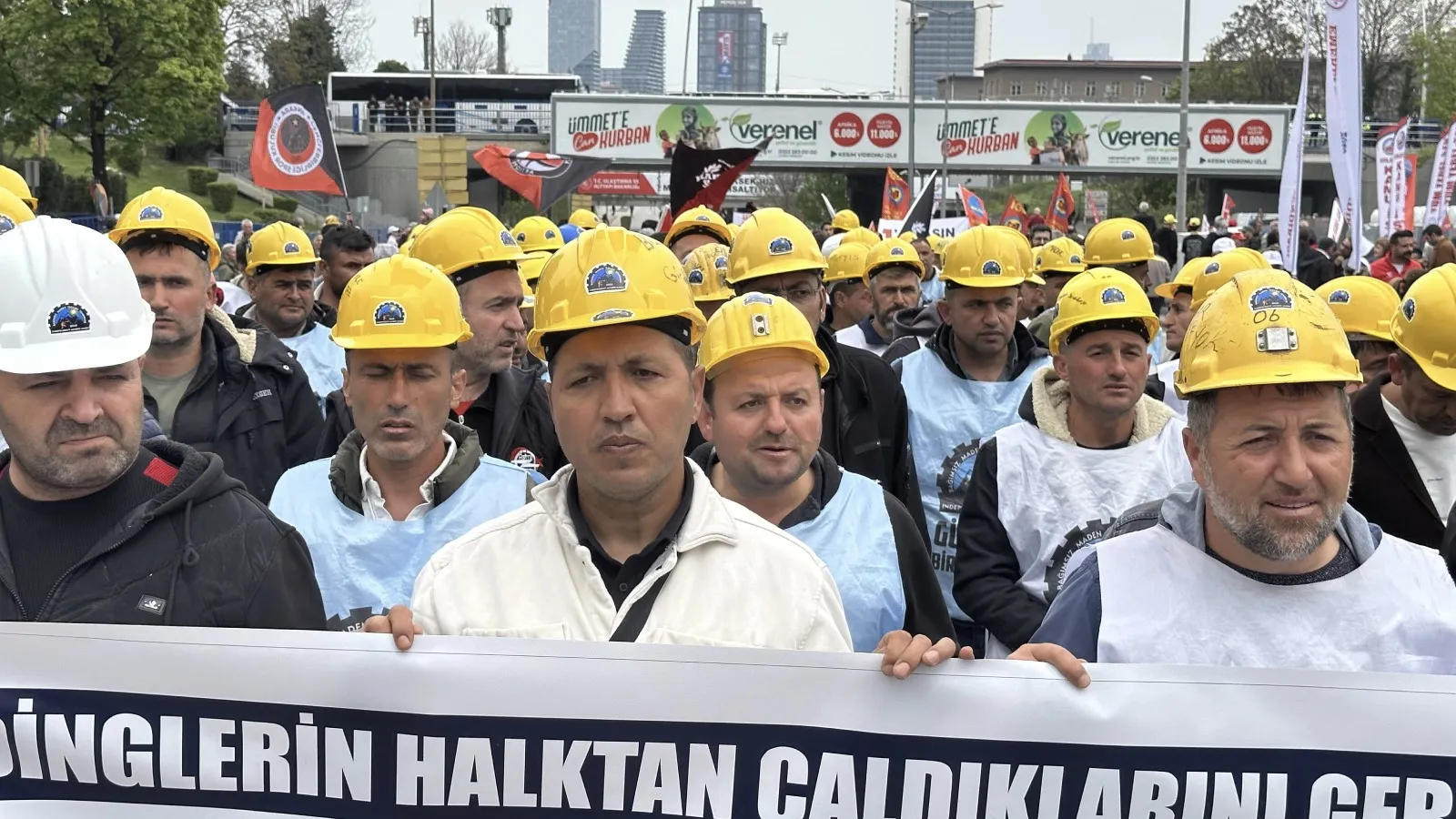 Zaferle Kutlanan 1 Mayıs: İşçiler Coşkuyla Bir Arada!