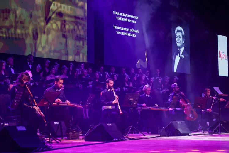 Zeki Müren Şarkıları ile Duygu Dolu Akşam