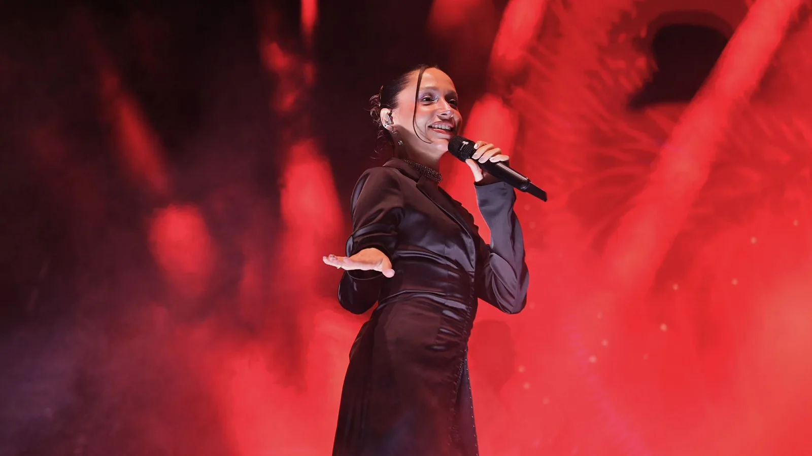 Zeynep Bastık’tan Bursa’da Coşkulu Cumhuriyet Konseri