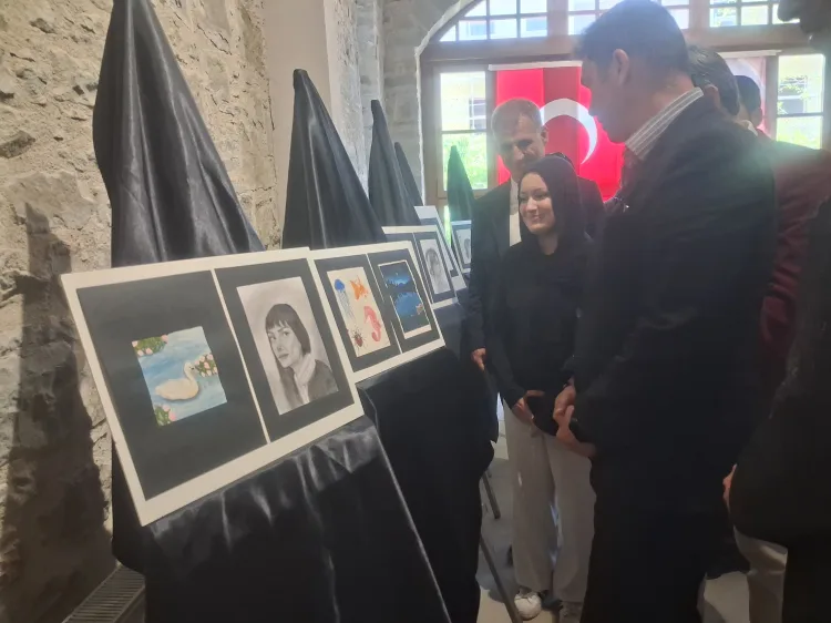 Zeynep El Abuş: Genç Sanatçının Başarı Hikayesi