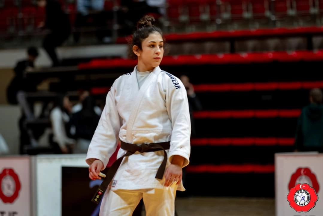 Zeynep Öztürk, Avrupa’da Milli Formayla Mindere Çıkıyor!