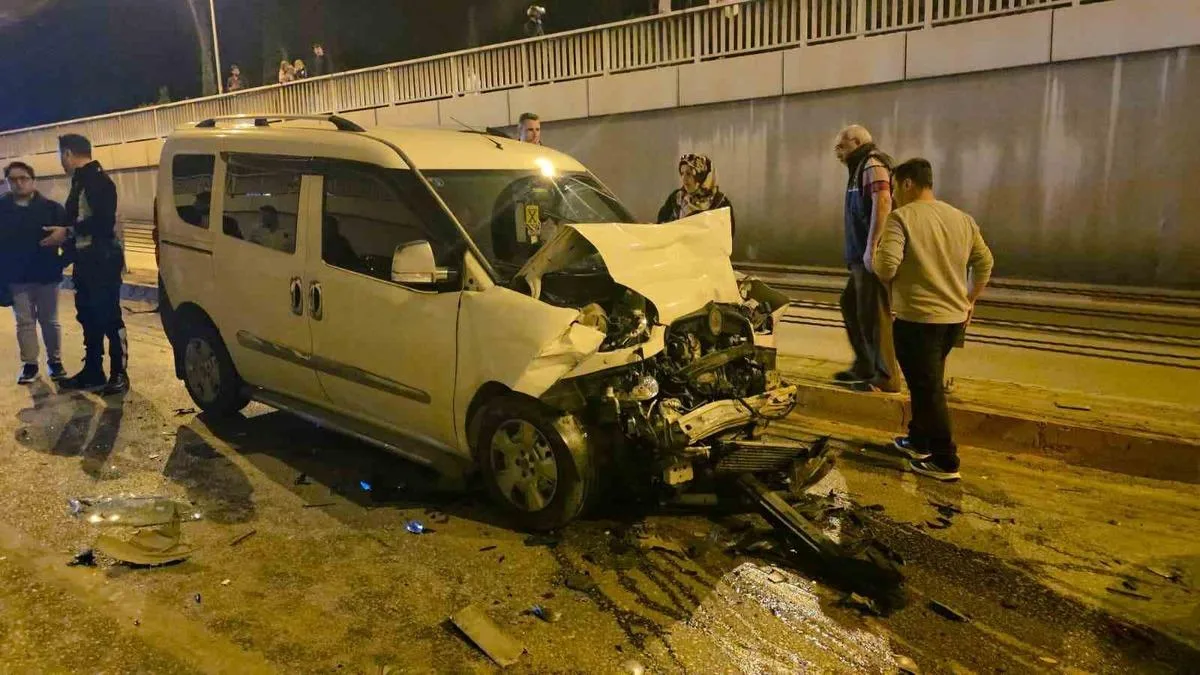 Zincirleme Kaza: 11 Araç Birbirine Girdi!