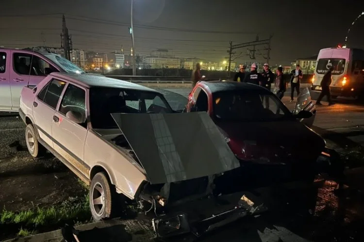 Zincirleme Trafik Kazası: 3 Yaralı Hastaneye Kaldırıldı