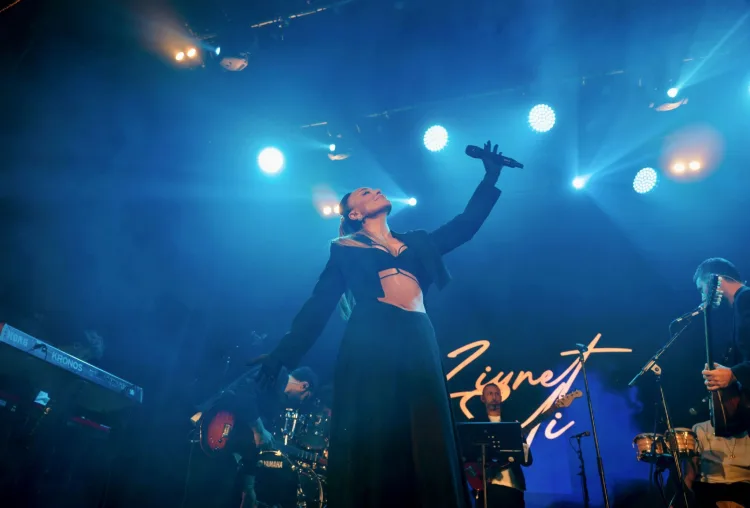 Ziynet Sali, Londra’da Unutulmaz Bir Konser Verdi!