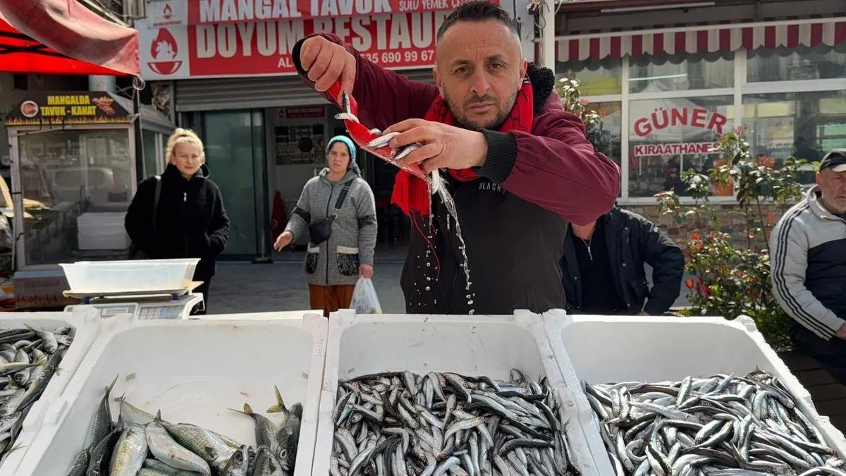 Zonguldak’ta Ramazan’da Hamsi Satışı Devam Ediyor